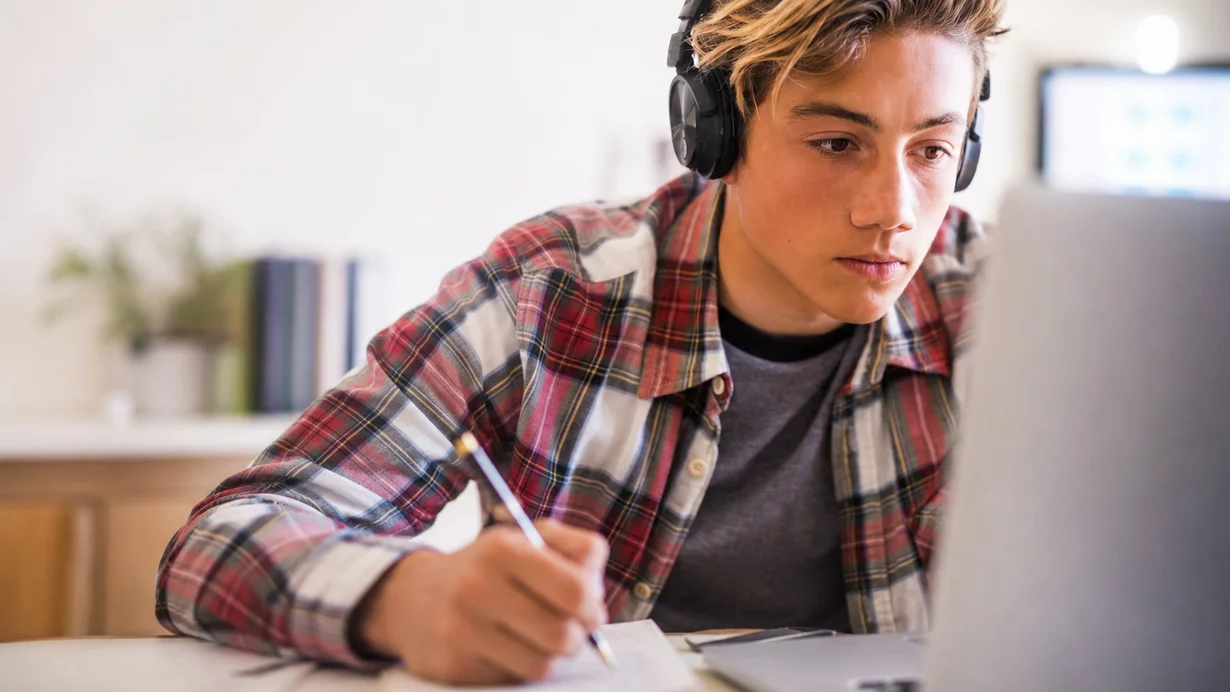 
										Lob f&uuml;r die &uuml;K, Kritik an der Berufsfachschule
									