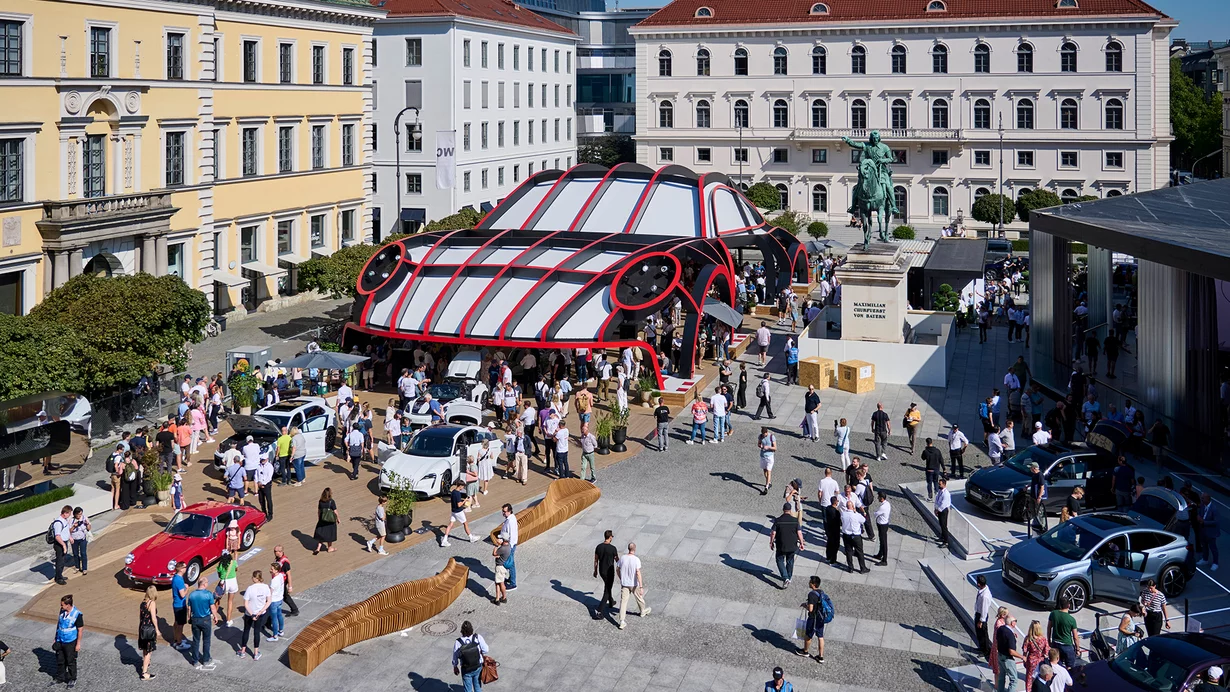 
										Grosse Automesse in der Stadt
									